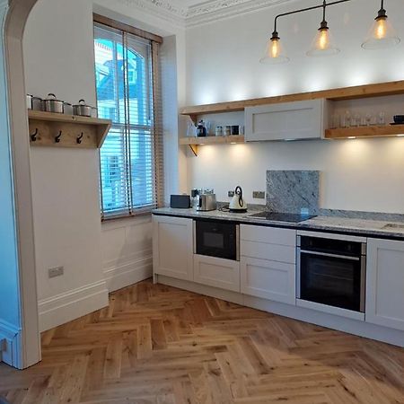 Spinnaker - Self Catering Apartment, Tenby Exterior foto